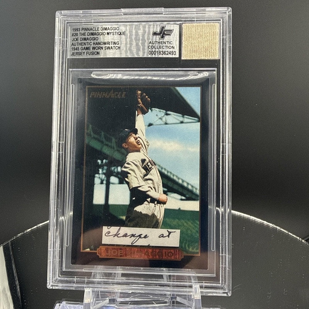 1993 Pinnacle Joe DiMaggio #20 Jersey Fusion 1945 Game‎ Worn Swatch